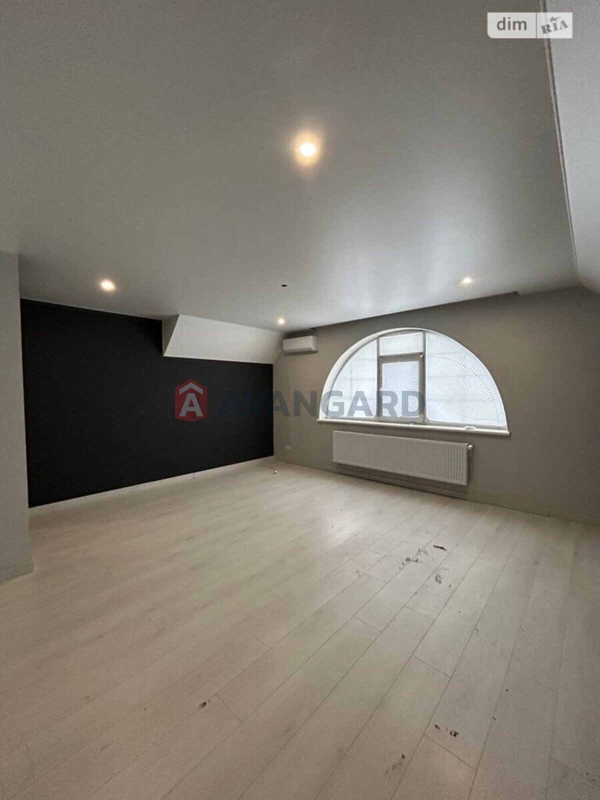 ������� �������, 206 ��.�. ���� 24