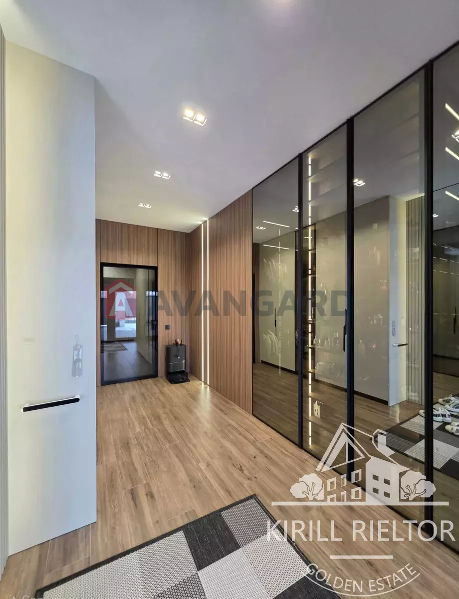 �������, 210 ��.�. ���� 18