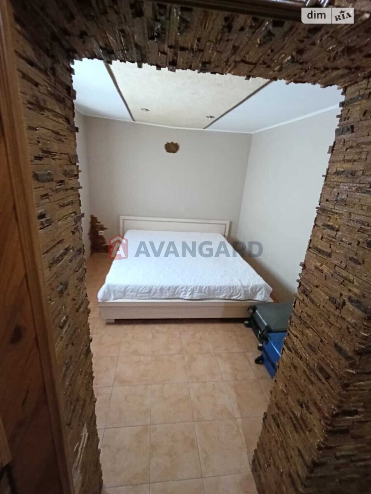 �������, 100 ��.�. ���� 15