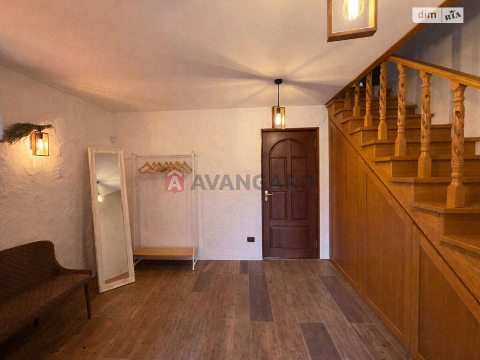 �������, 300 ��.�. ���� 16