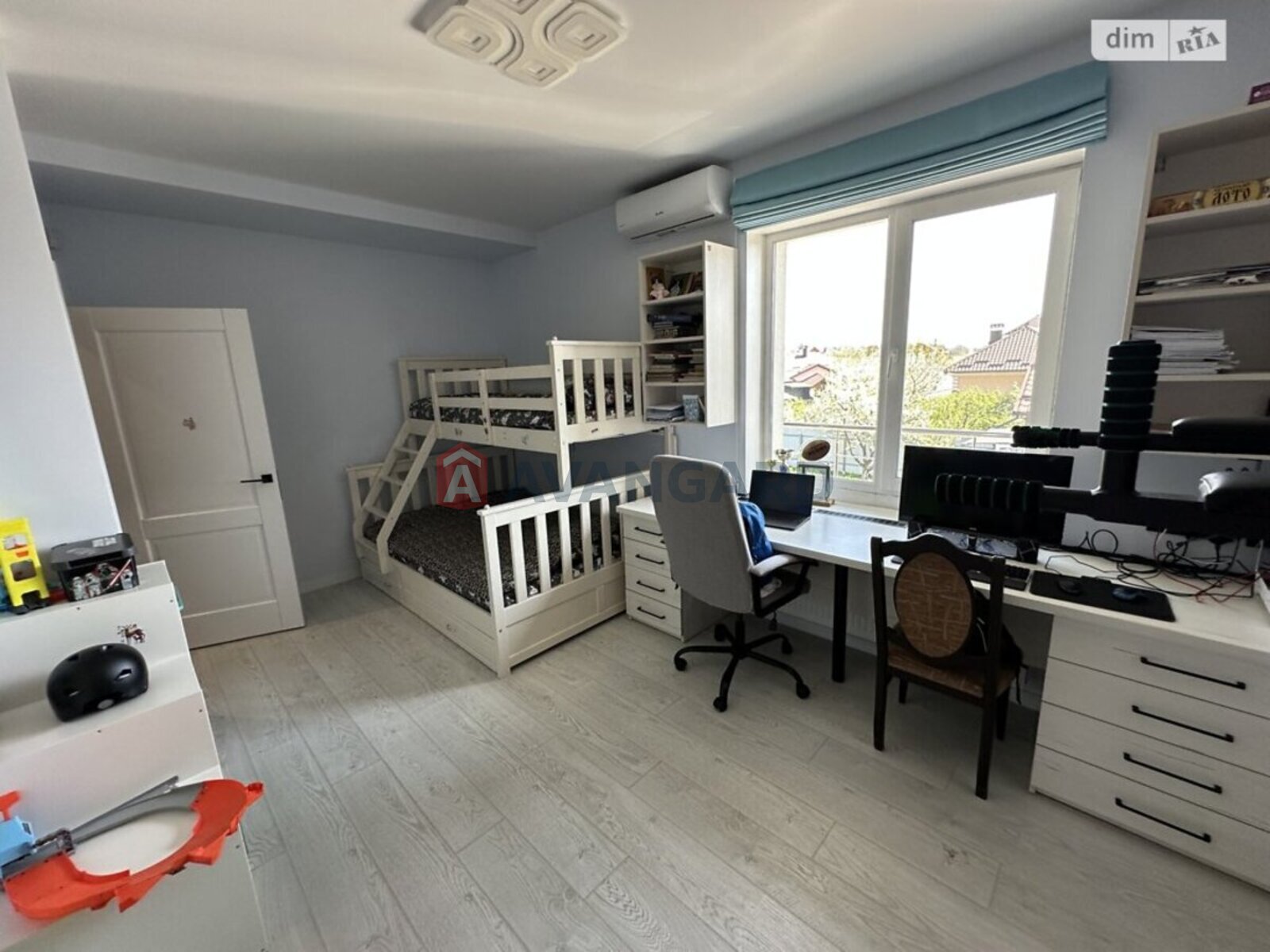 �������, 100 ��.�. ���� 21