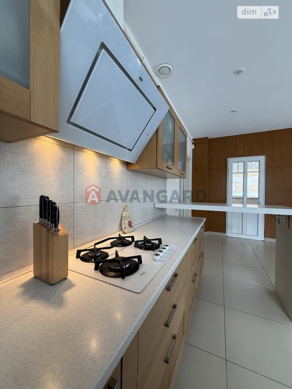 �������, 214 ��.�. ���� 16