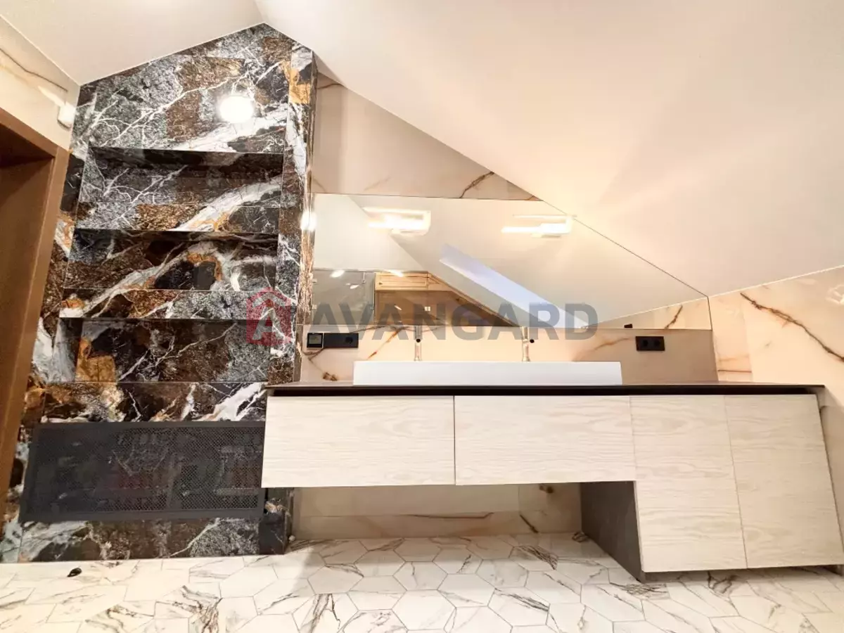 �������, 205 ��.�. ���� 18