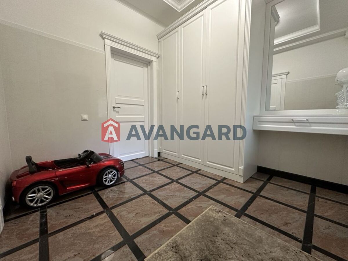 �������, 295 ��.�. ���� 8