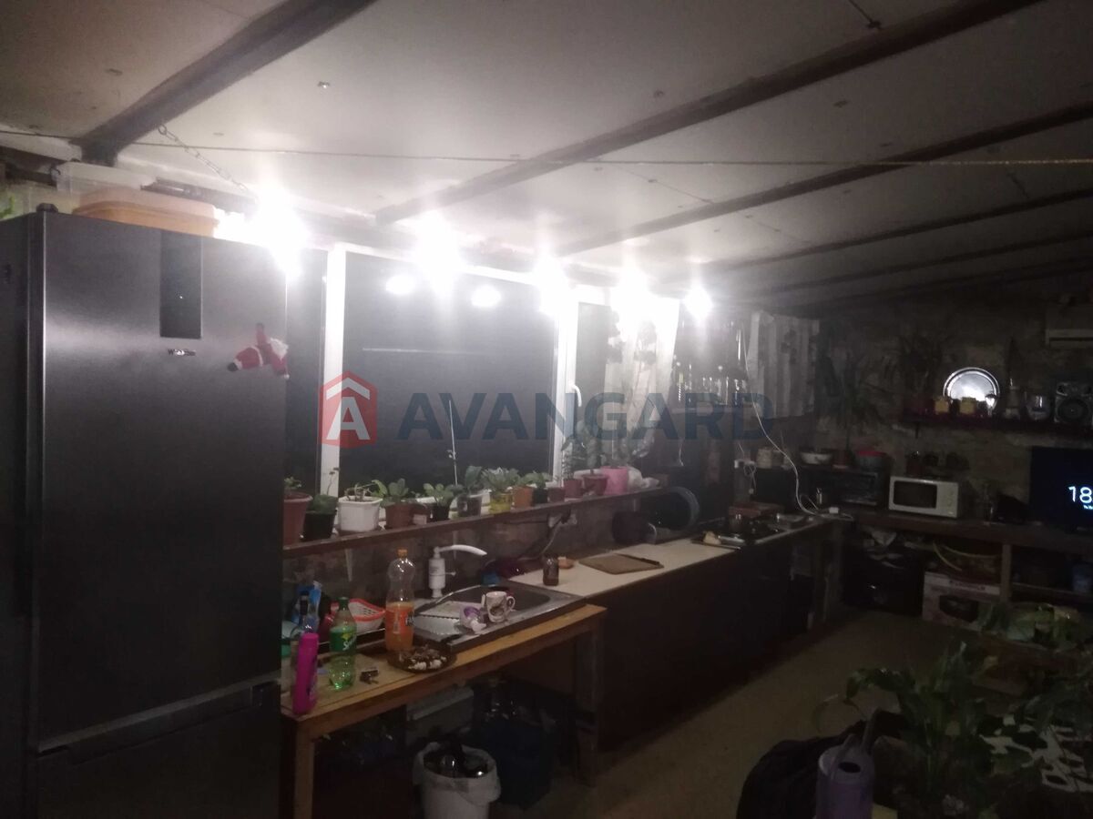 ���, 100 ��.�. ���� 9