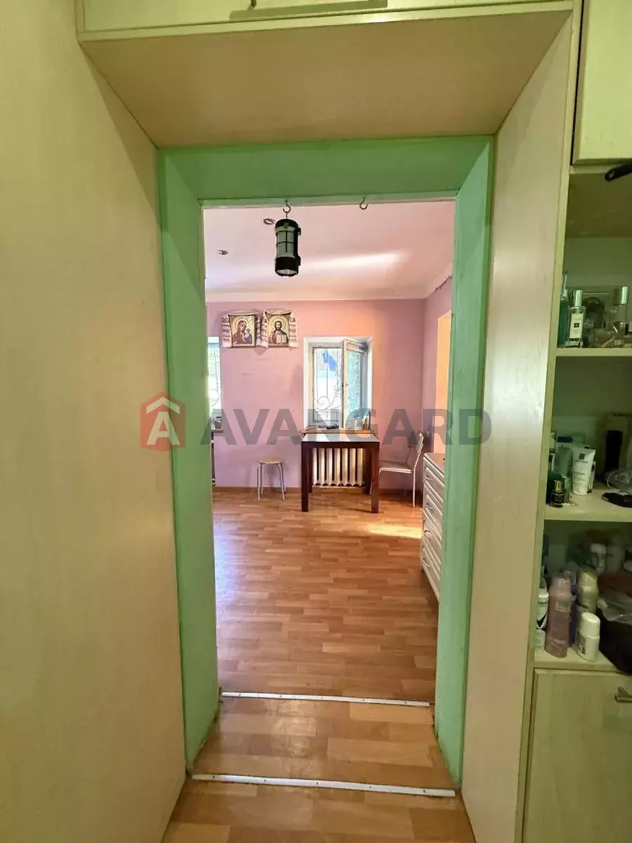 ������� �������, 37 ��.�. ���� 5