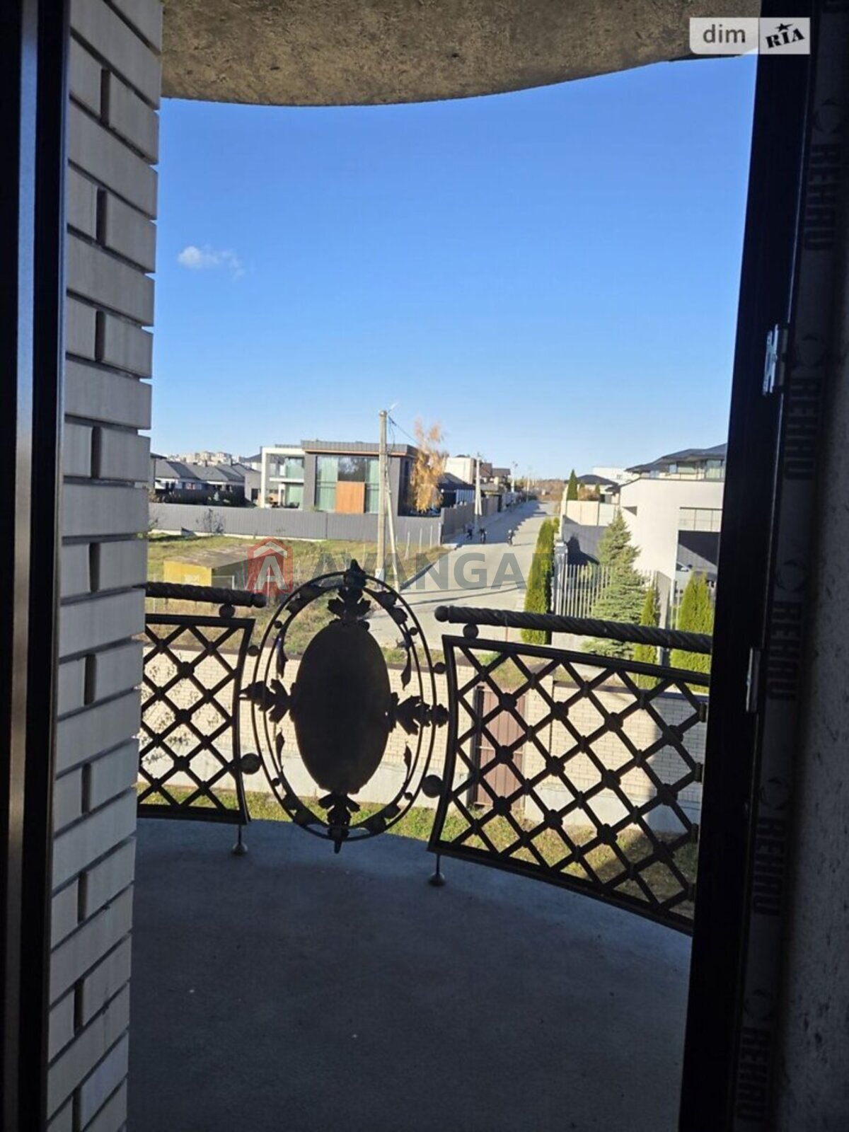 �������, 375 ��.�. ���� 27