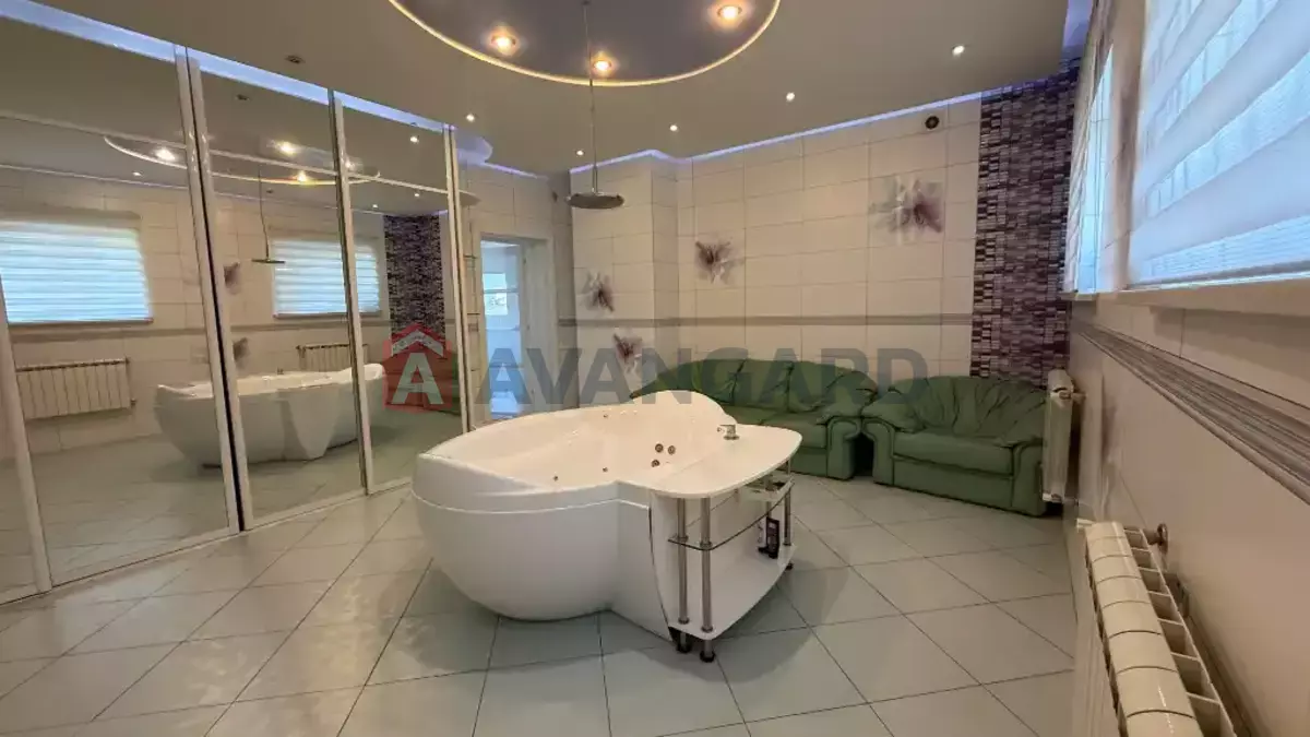 �������, 300 ��.�. ���� 10