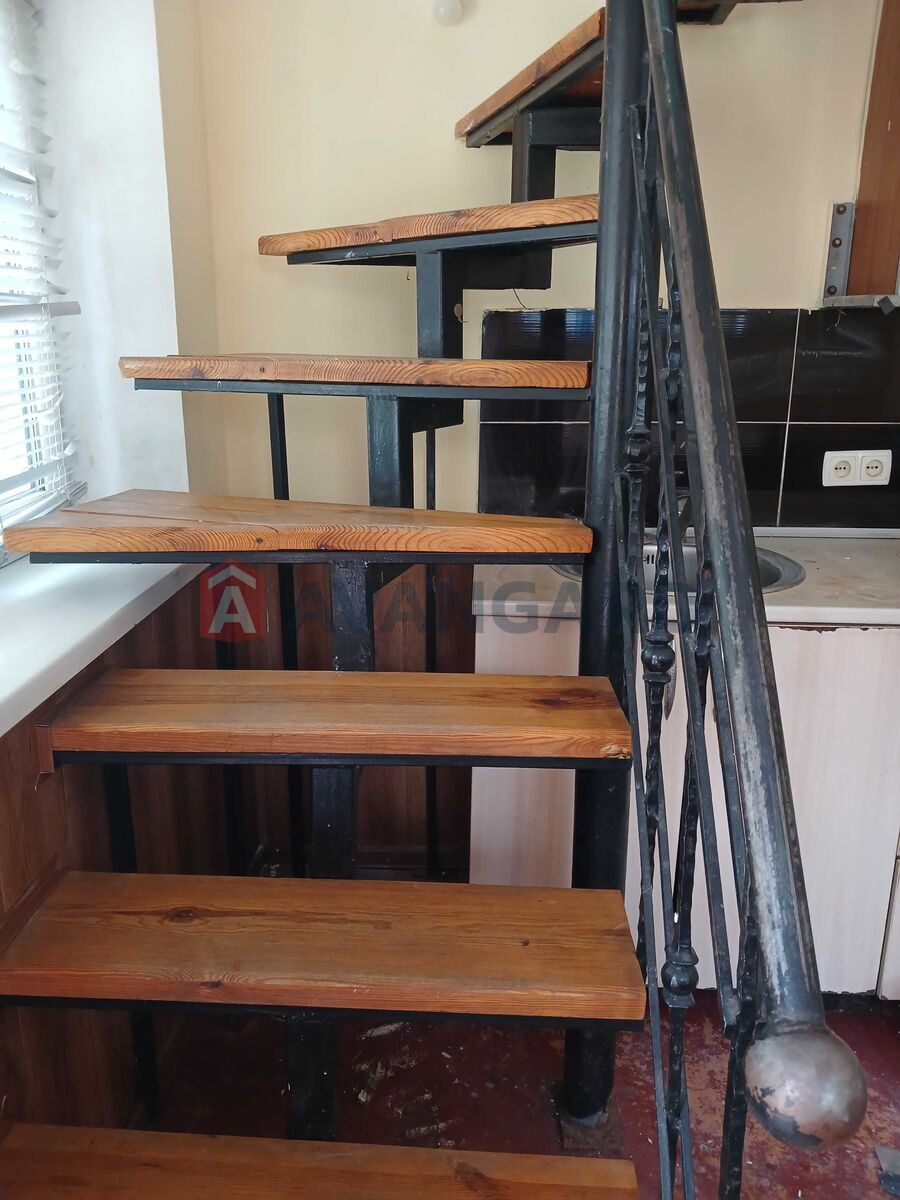 ���, 32 ��.�. ���� 9