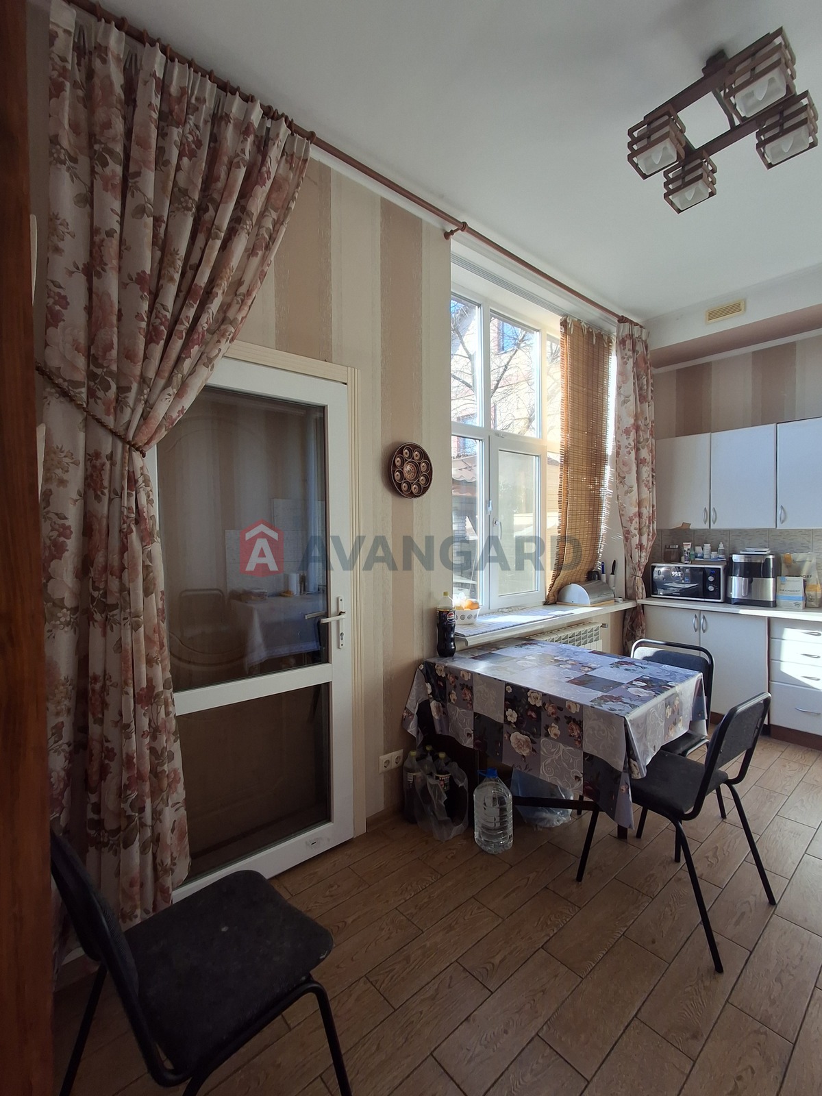 �������, 180 ��.�. ���� 20