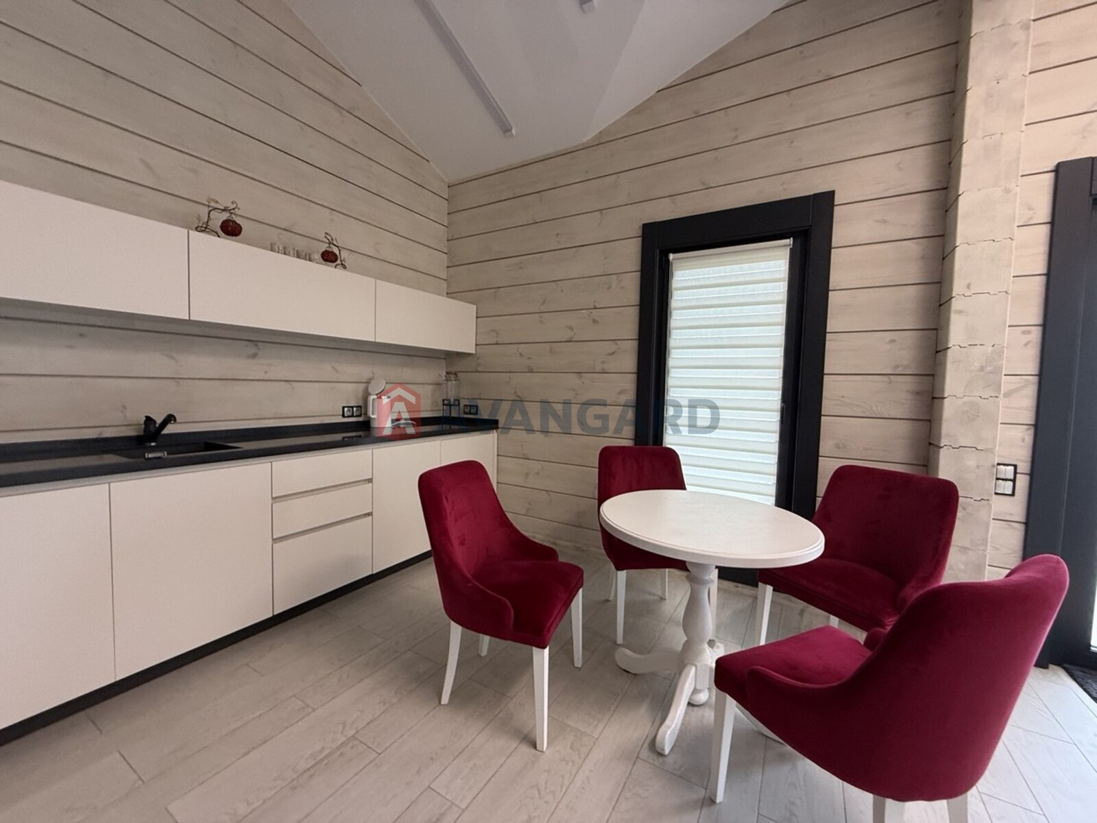 �������, 180 ��.�. ���� 7