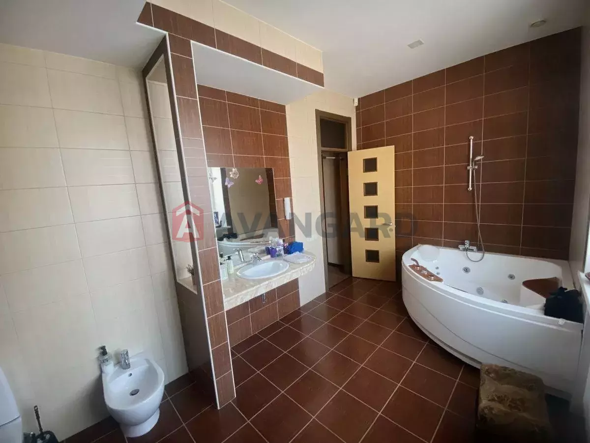 �������, 230 ��.�. ���� 24