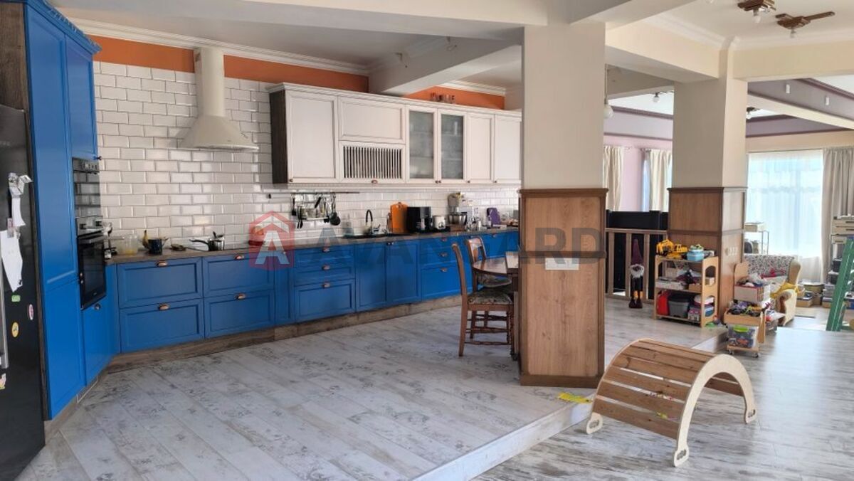 �������, 300 ��.�. ���� 1