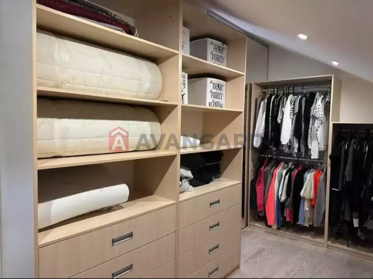 �������, 199 ��.�. ���� 10