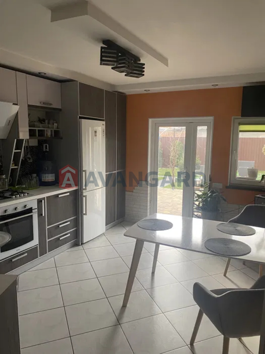 �������, 200 ��.�. ���� 12