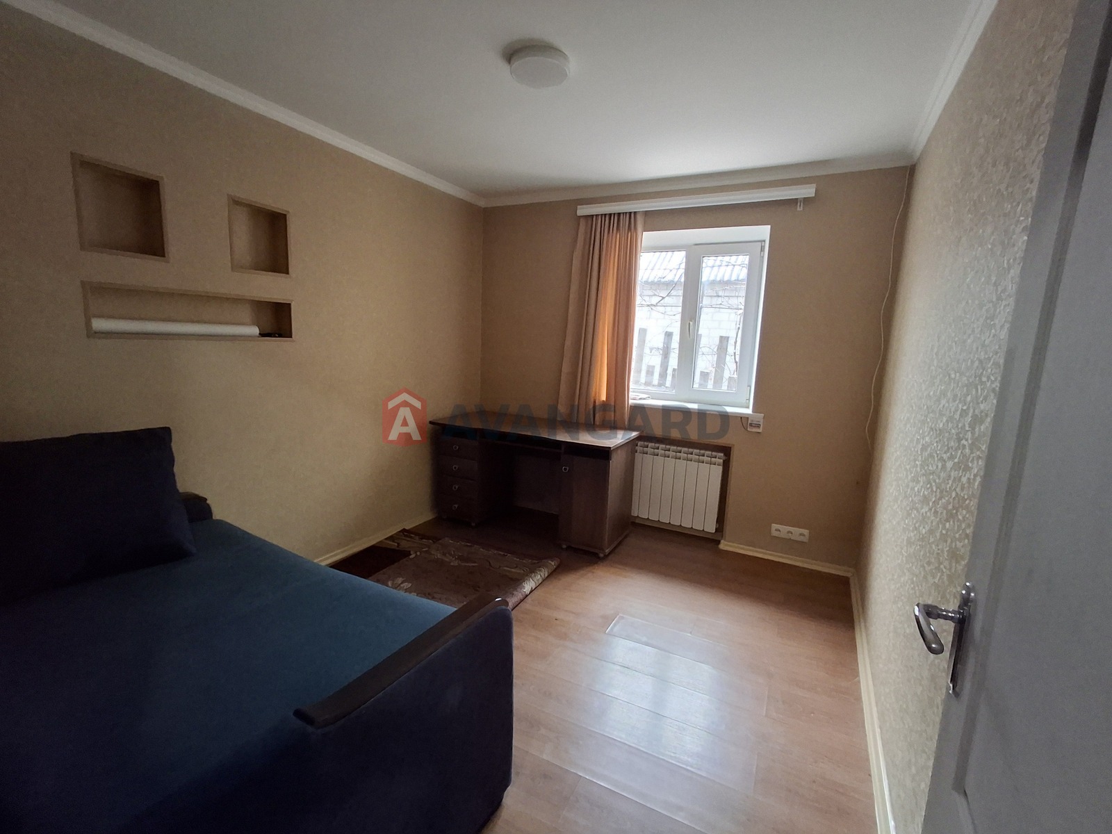 �������, 100 ��.�. ���� 8