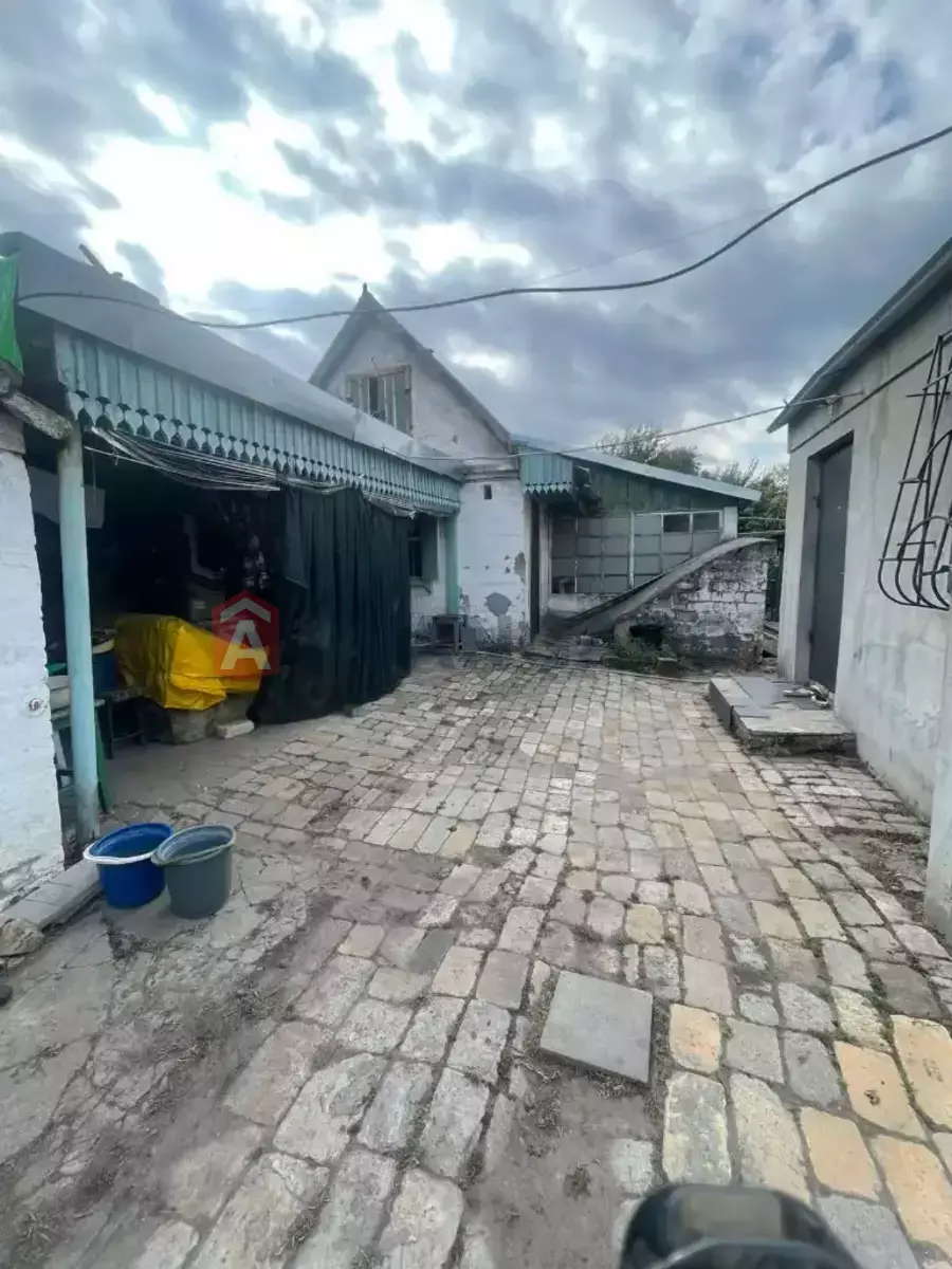 ������� �������, 37 ��.�. ���� 8