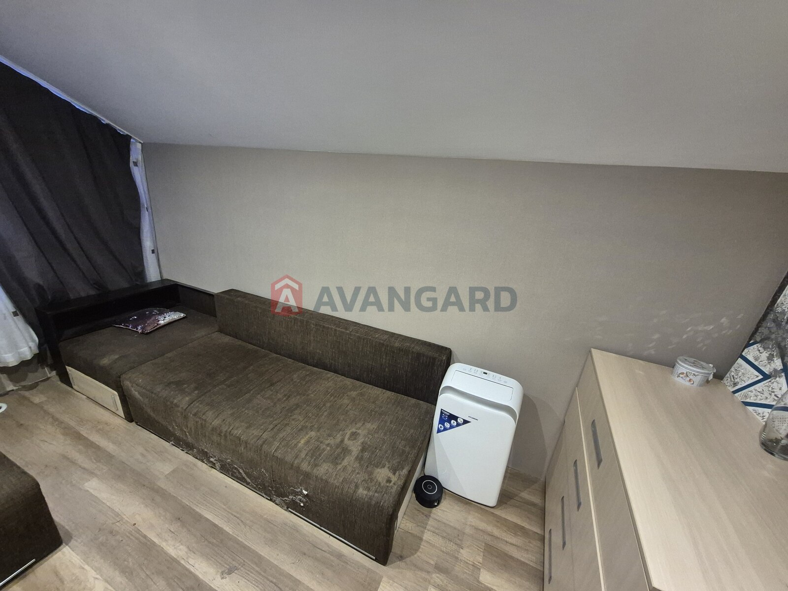 �������, 105 ��.�. ���� 12