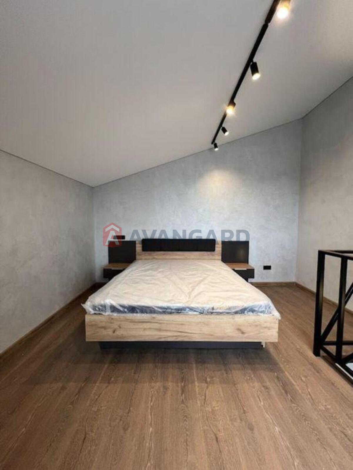 ��������, 33 ��.�. ���� 9