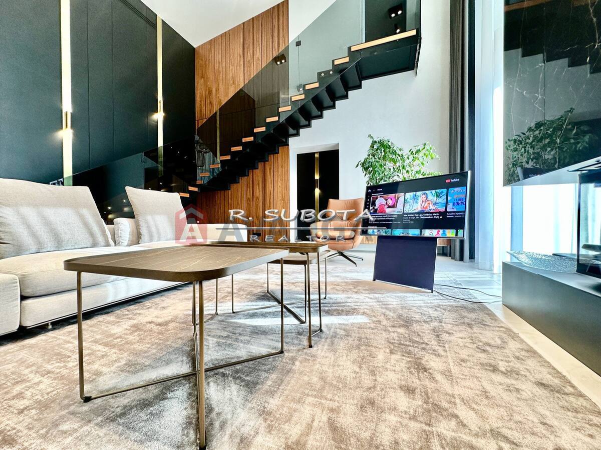 �������, 300 ��.�. ���� 12