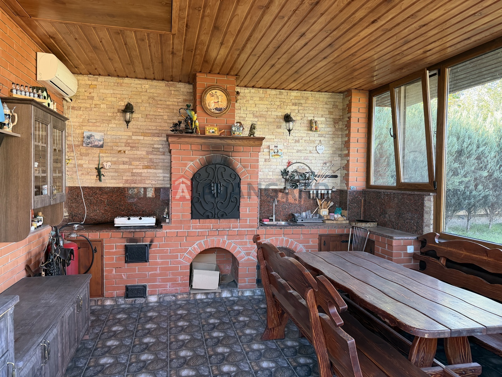 �������, 215 ��.�. ���� 8