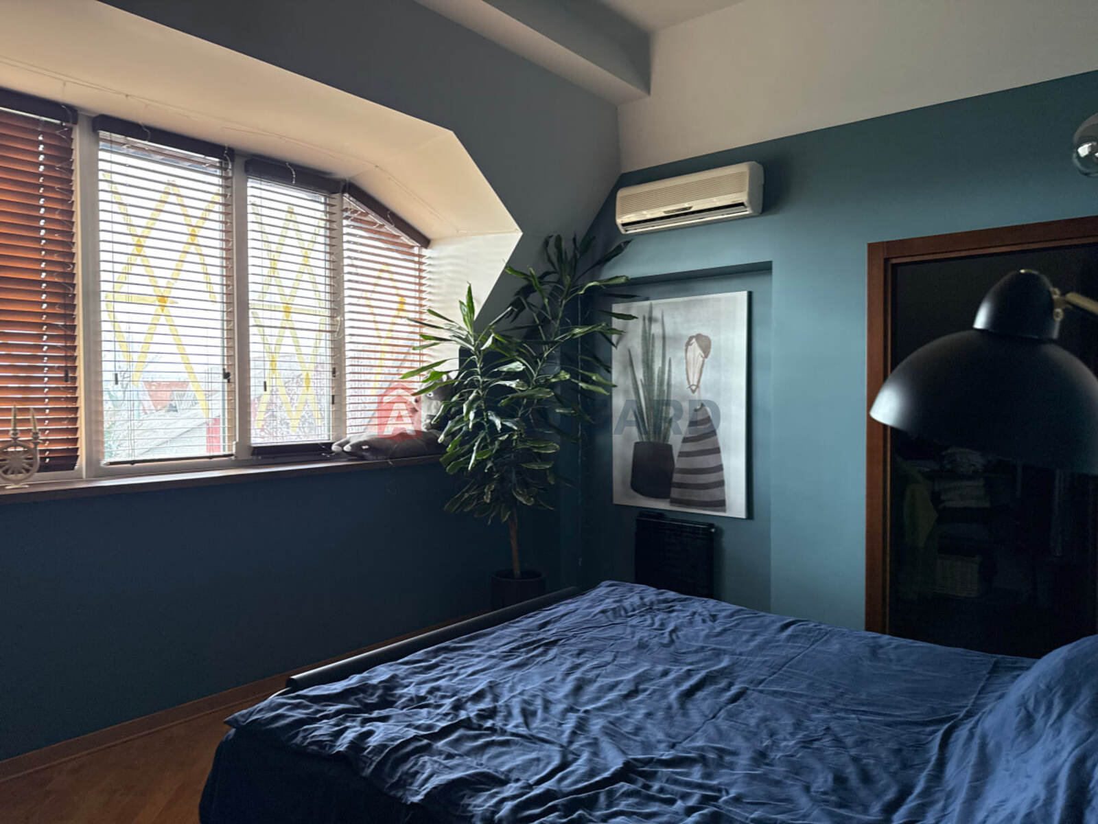 �������, 240 ��.�. ���� 12