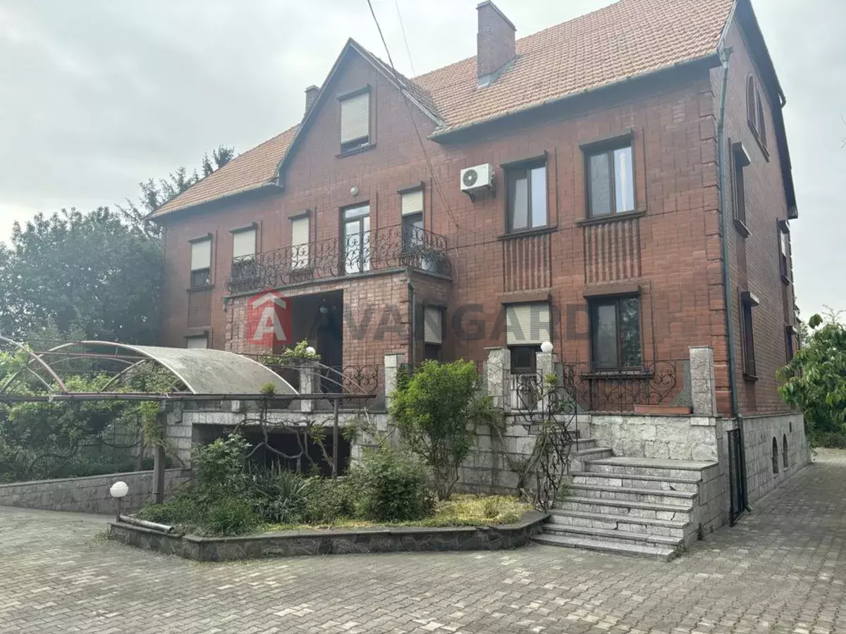 Будинок, 800 кв.м. фото 1 Будинок, 800 кв.м. фото 1
