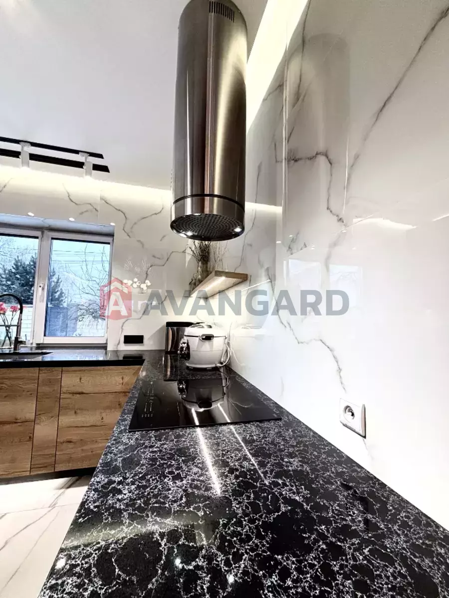 �������, 205 ��.�. ���� 12