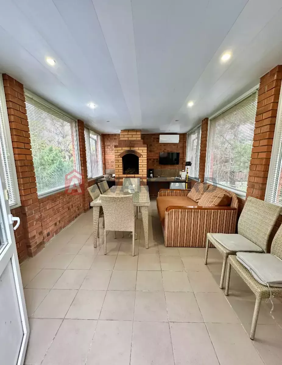 �������, 176 ��.�. ���� 7