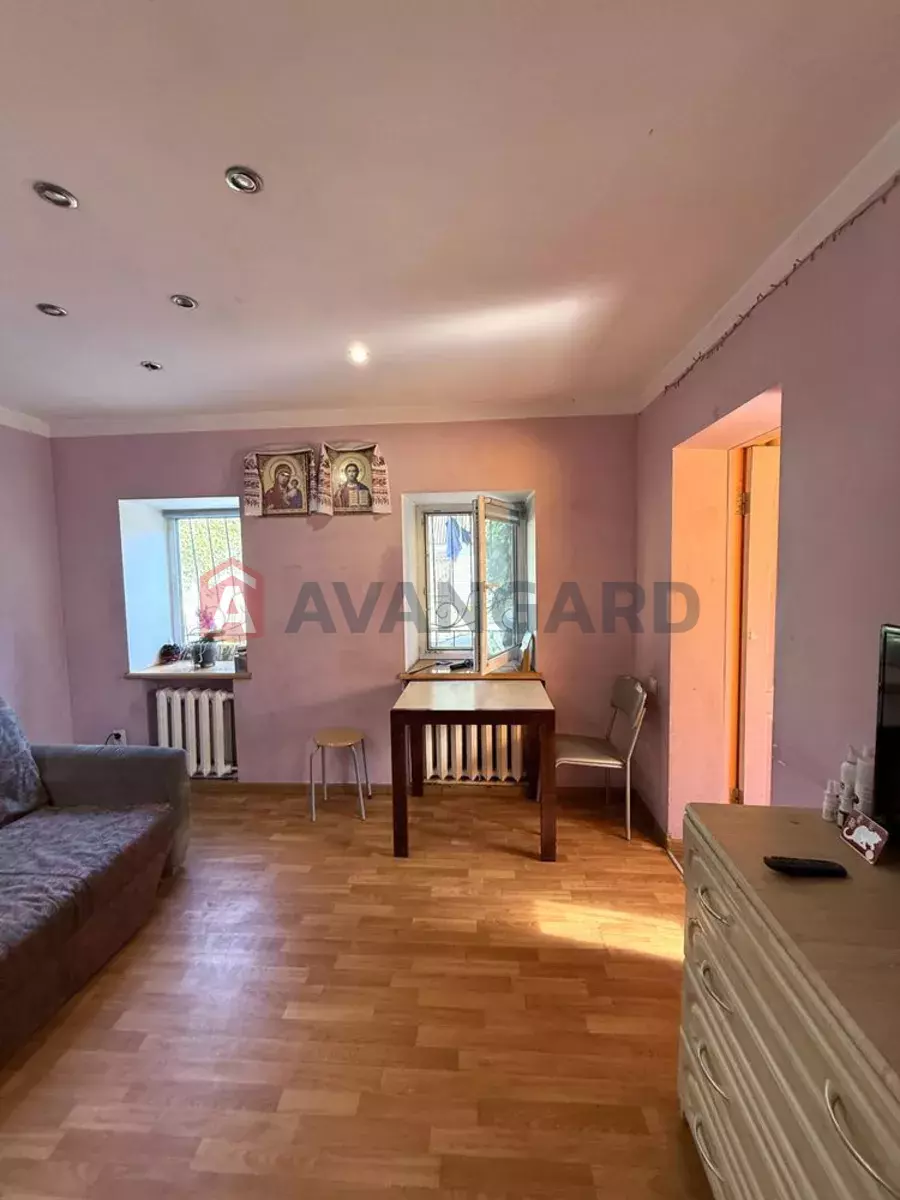 ������� �������, 37 ��.�. ���� 9