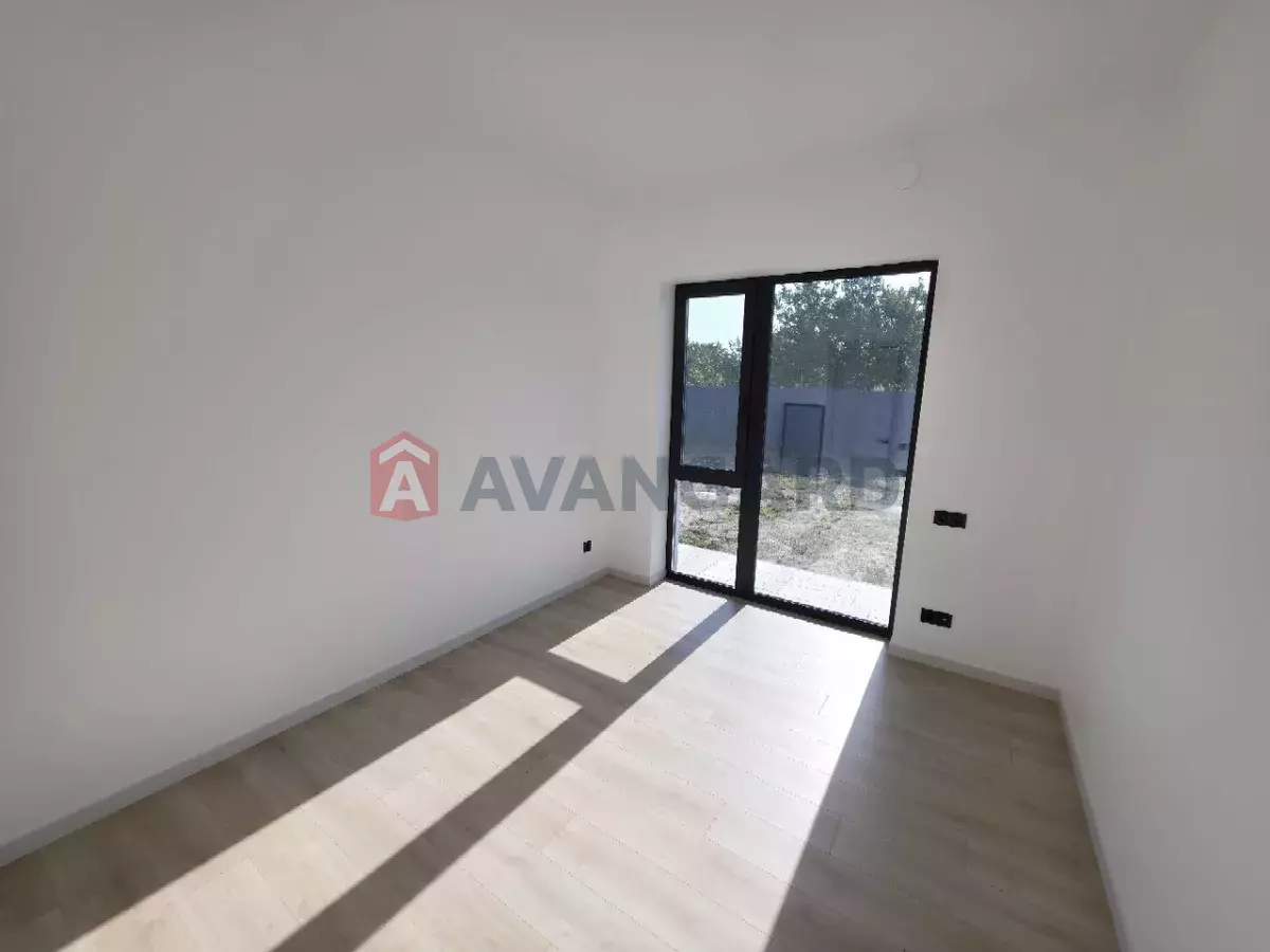 �������, 105 ��.�. ���� 4