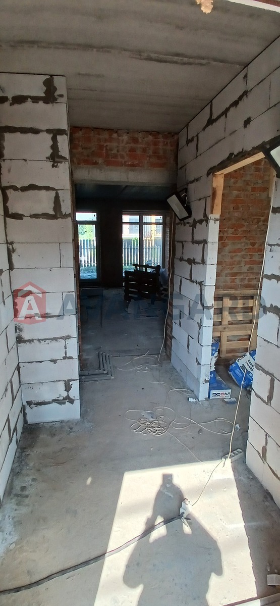 ��������, 180 ��.�. ���� 4