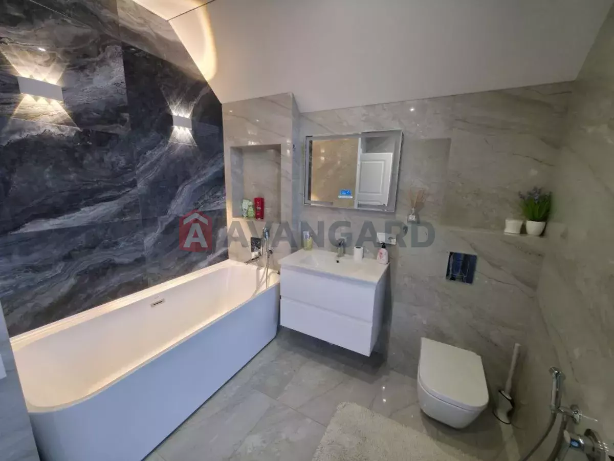 �������, 105 ��.�. ���� 12