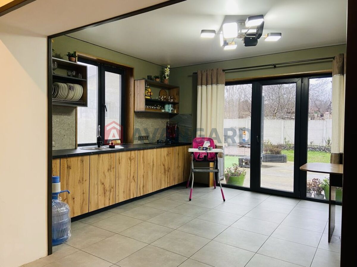 �������, 180 ��.�. ���� 9