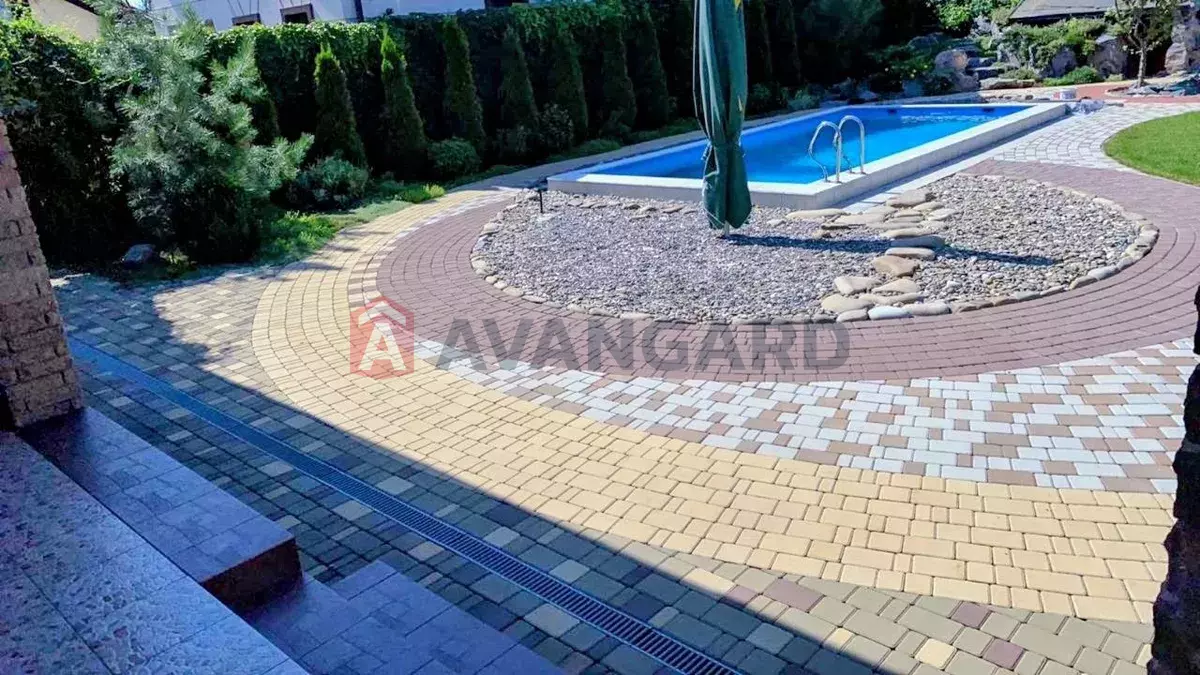 �������, 230 ��.�. ���� 12