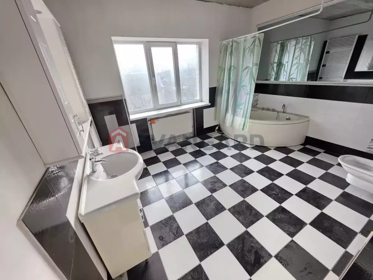 �������, 370 ��.�. ���� 6