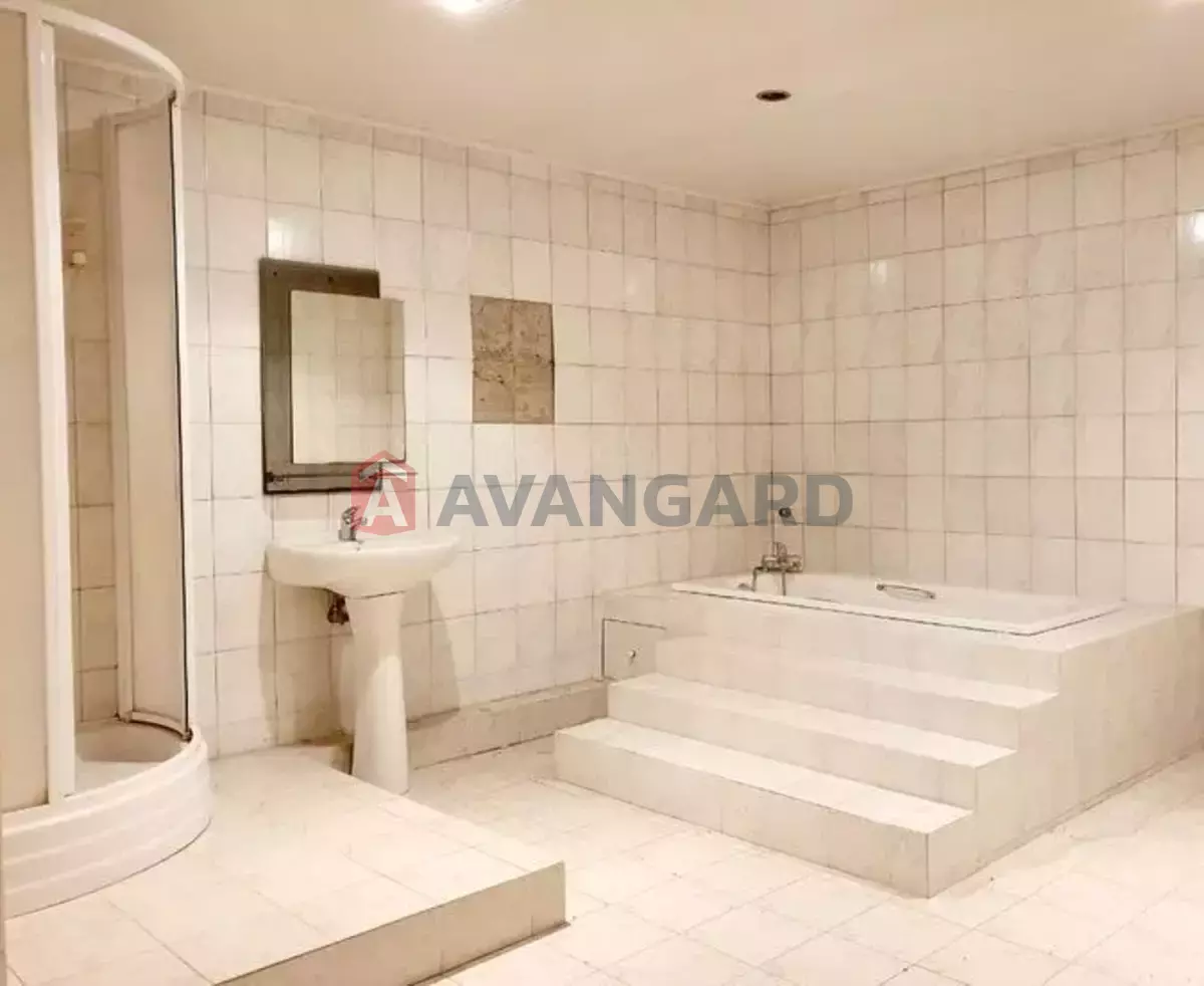 �������, 330 ��.�. ���� 9