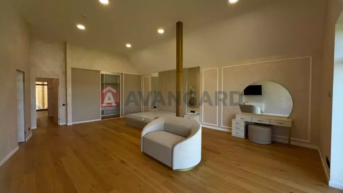 �������, 270 ��.�. ���� 10