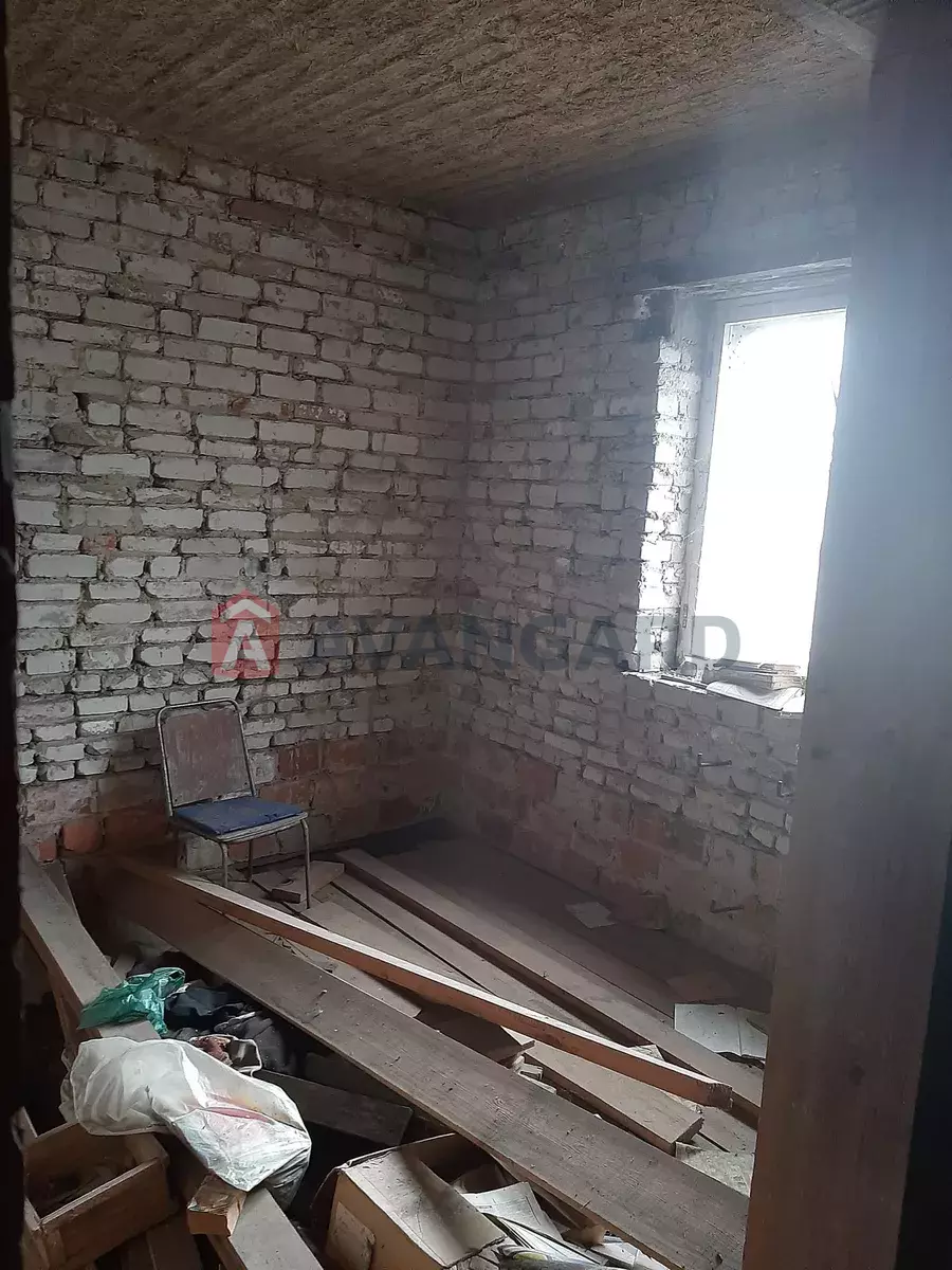 �������, 180 ��.�. ���� 8