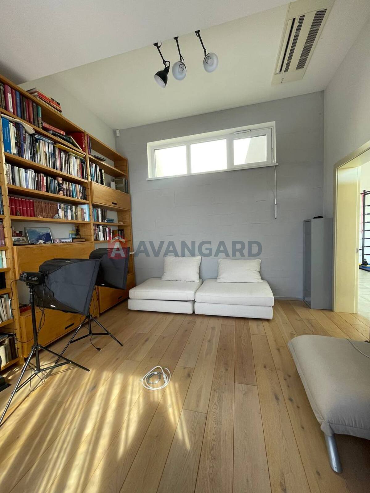 �������, 465 ��.�. ���� 18