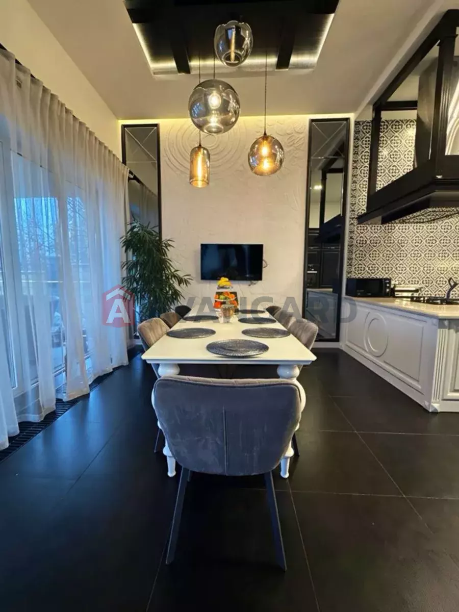 �������, 500 ��.�. ���� 10