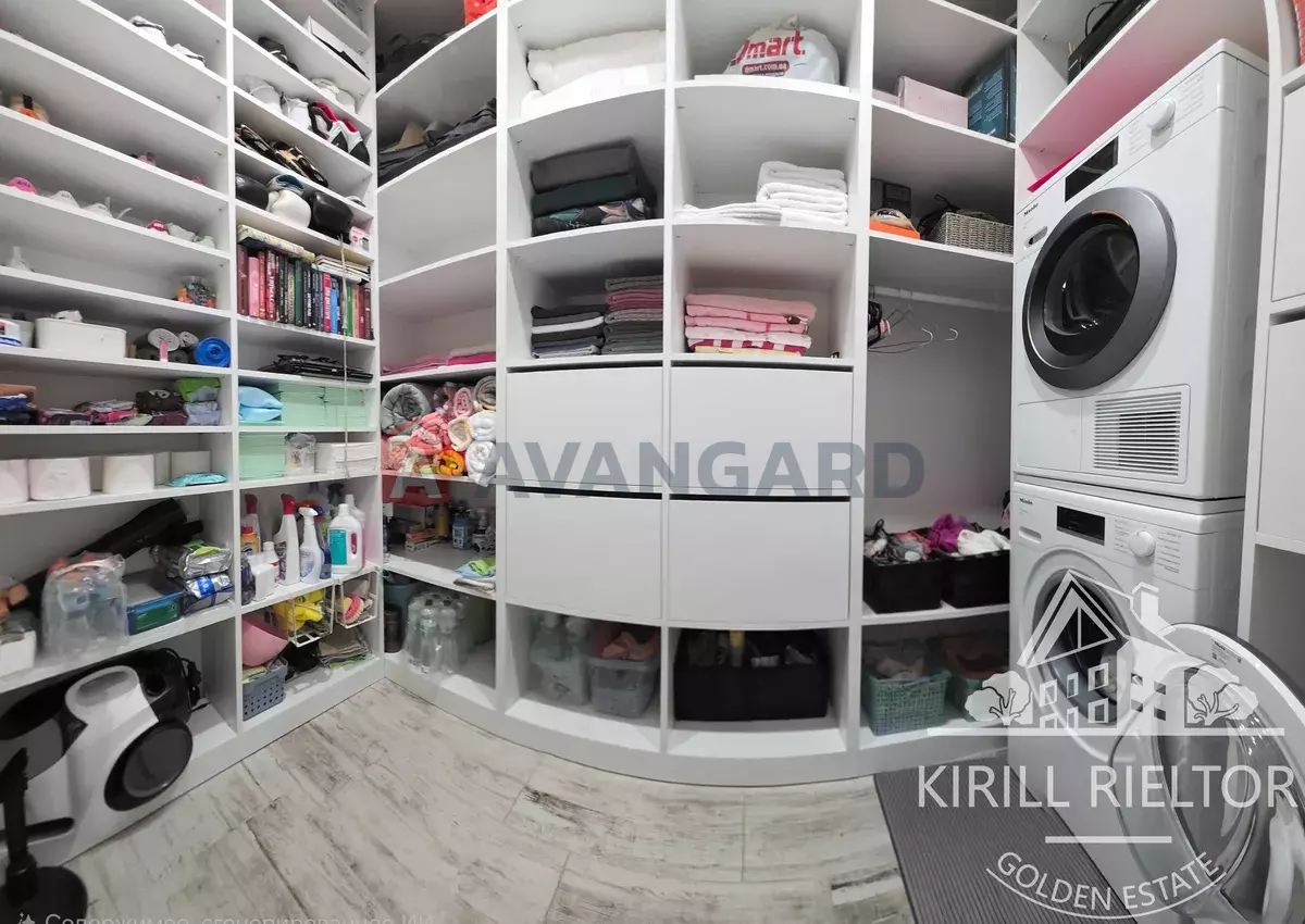 �������, 210 ��.�. ���� 3