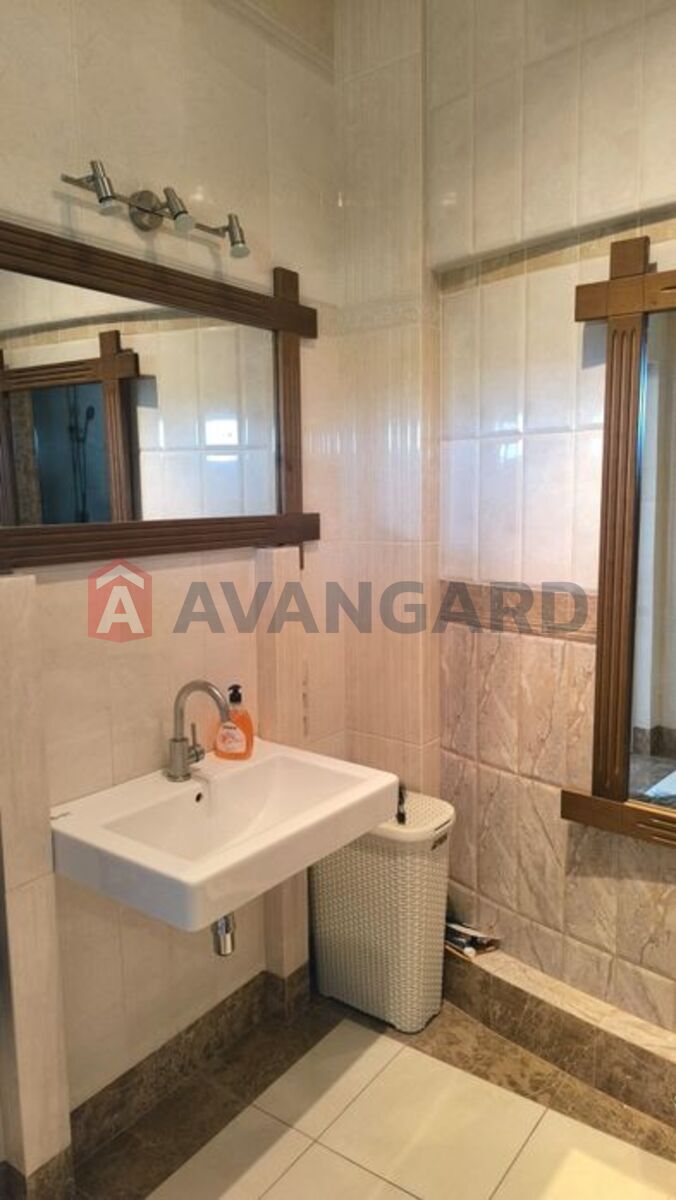 �������, 300 ��.�. ���� 10