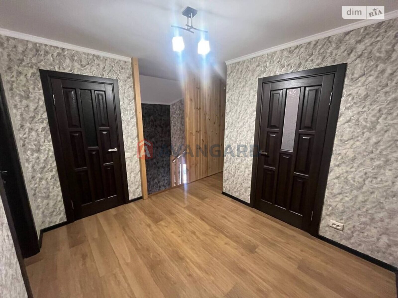 �������, 143 ��.�. ���� 8