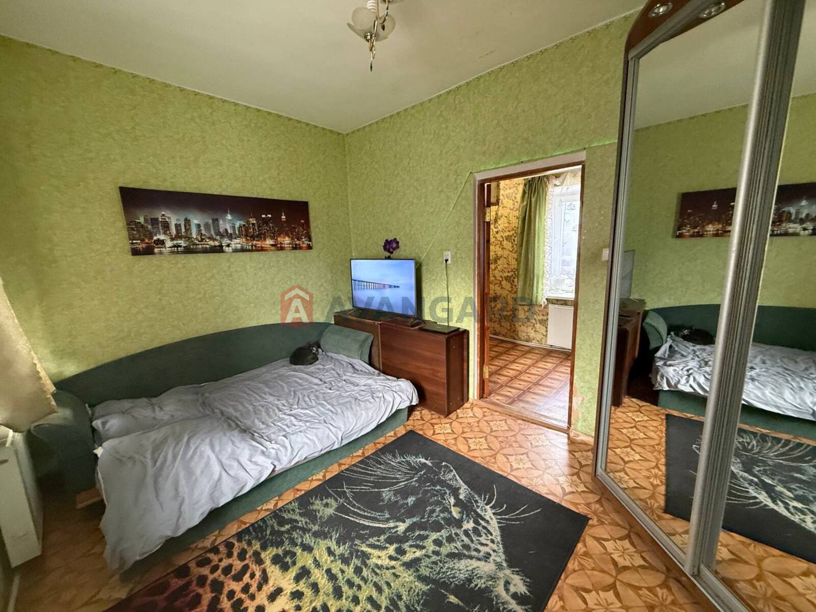 �������, 100 ��.�. ���� 13