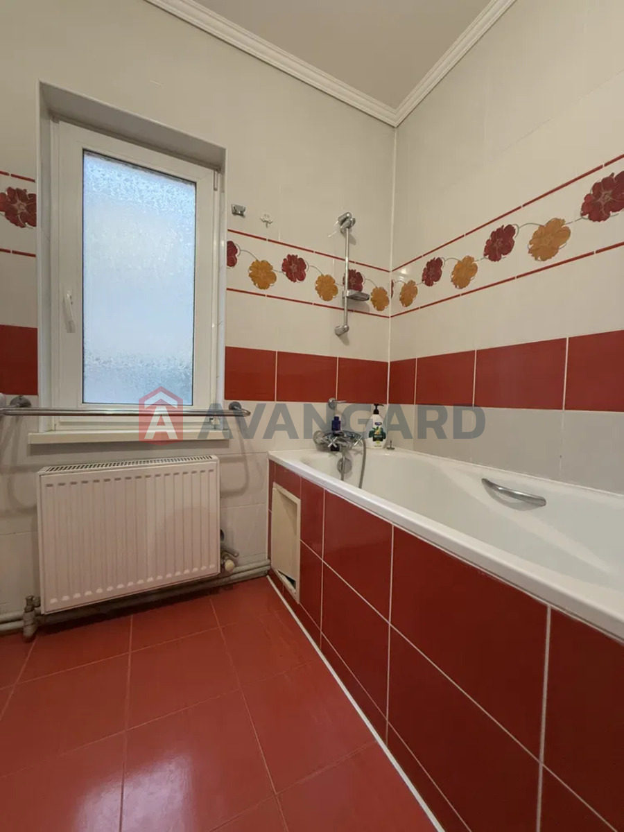 ������� �������, 42 ��.�. ���� 8