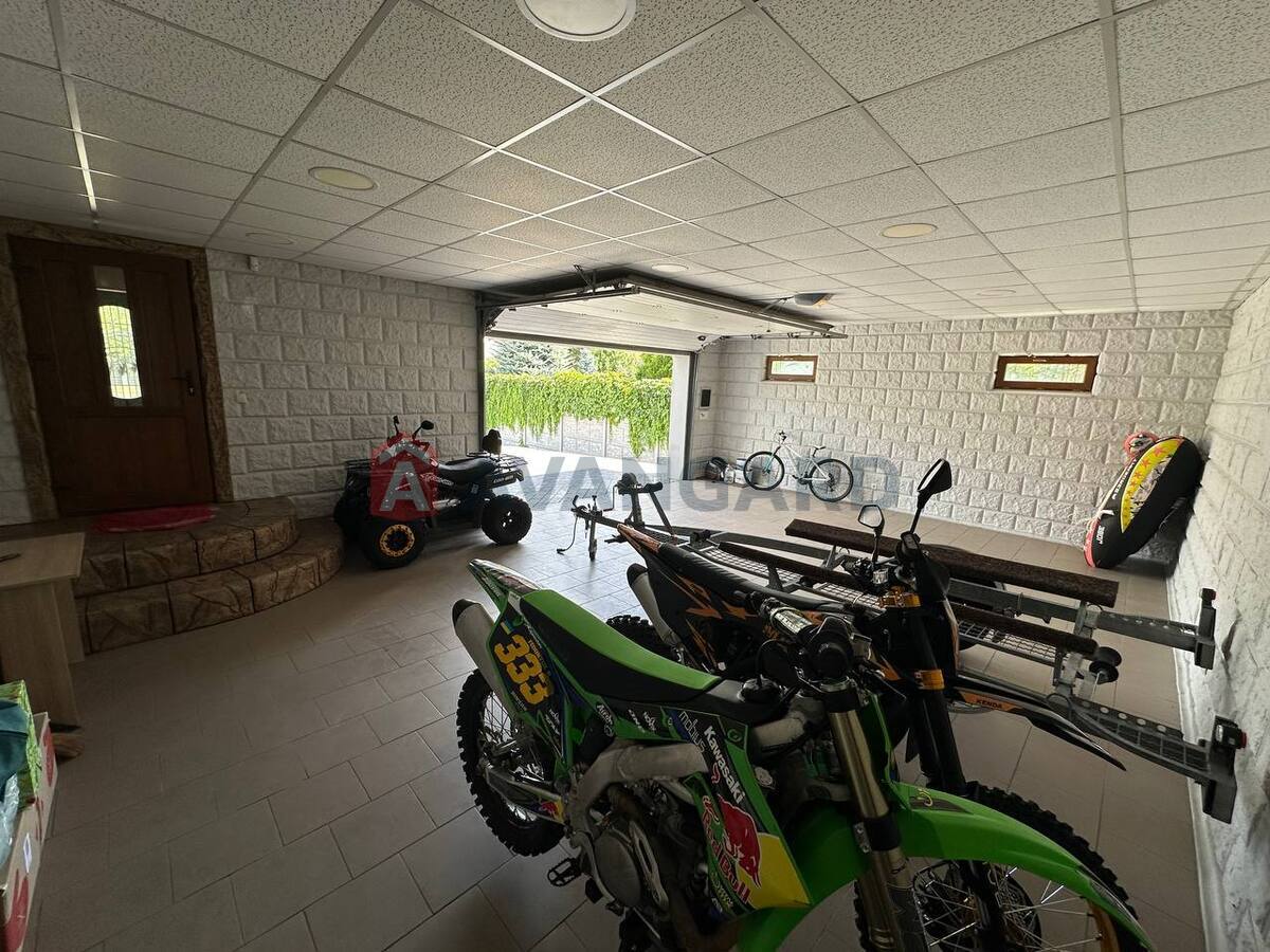 �������, 740 ��.�. ���� 27