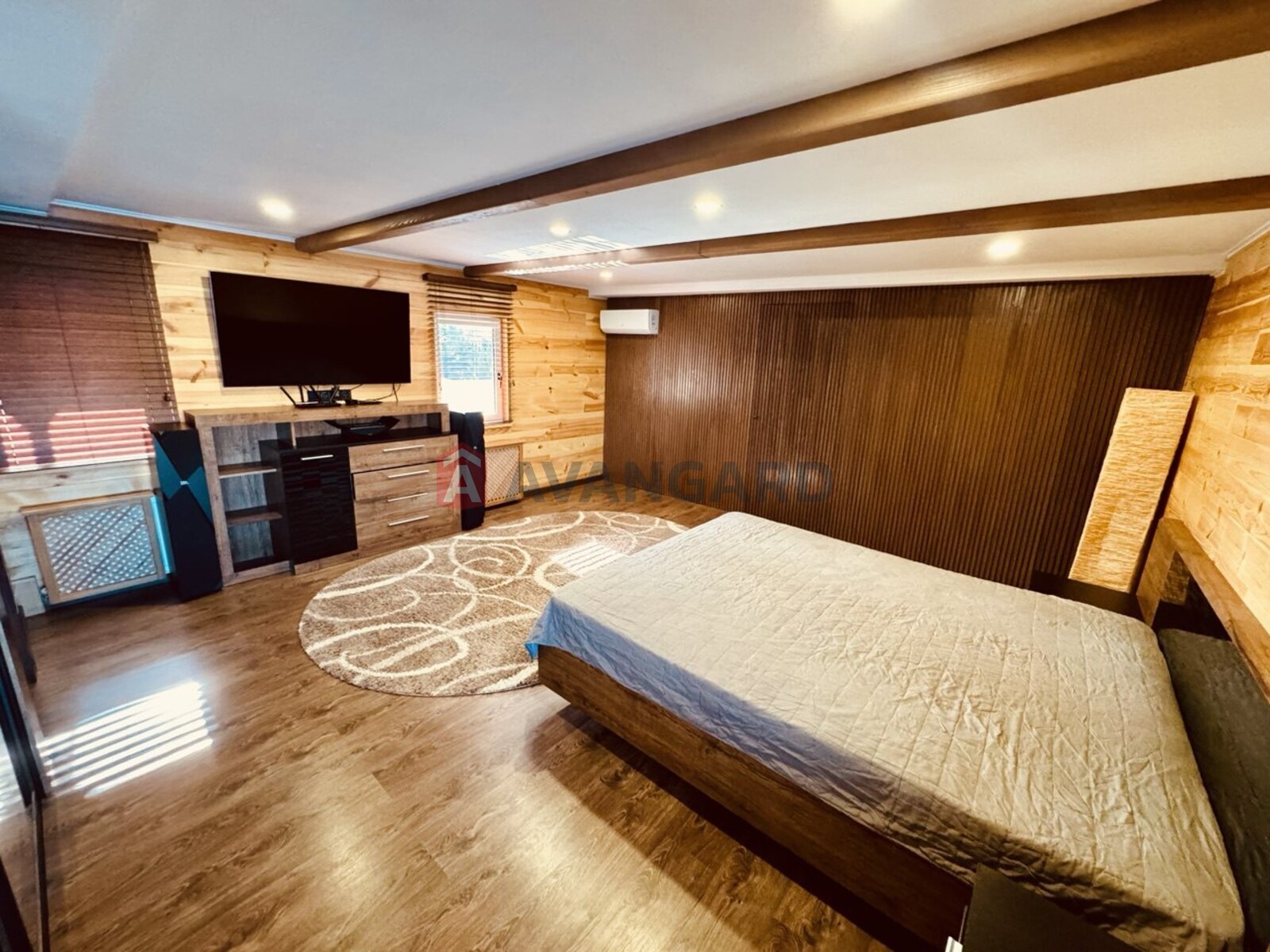 �������, 120 ��.�. ���� 8