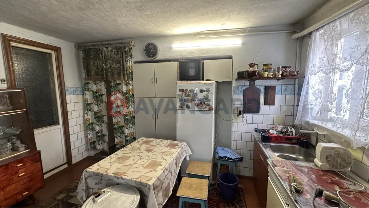 ������� �������, 77 ��.�. ���� 12