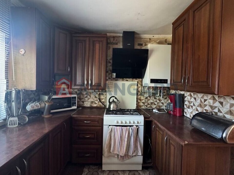 �������, 75 ��.�. ���� 8